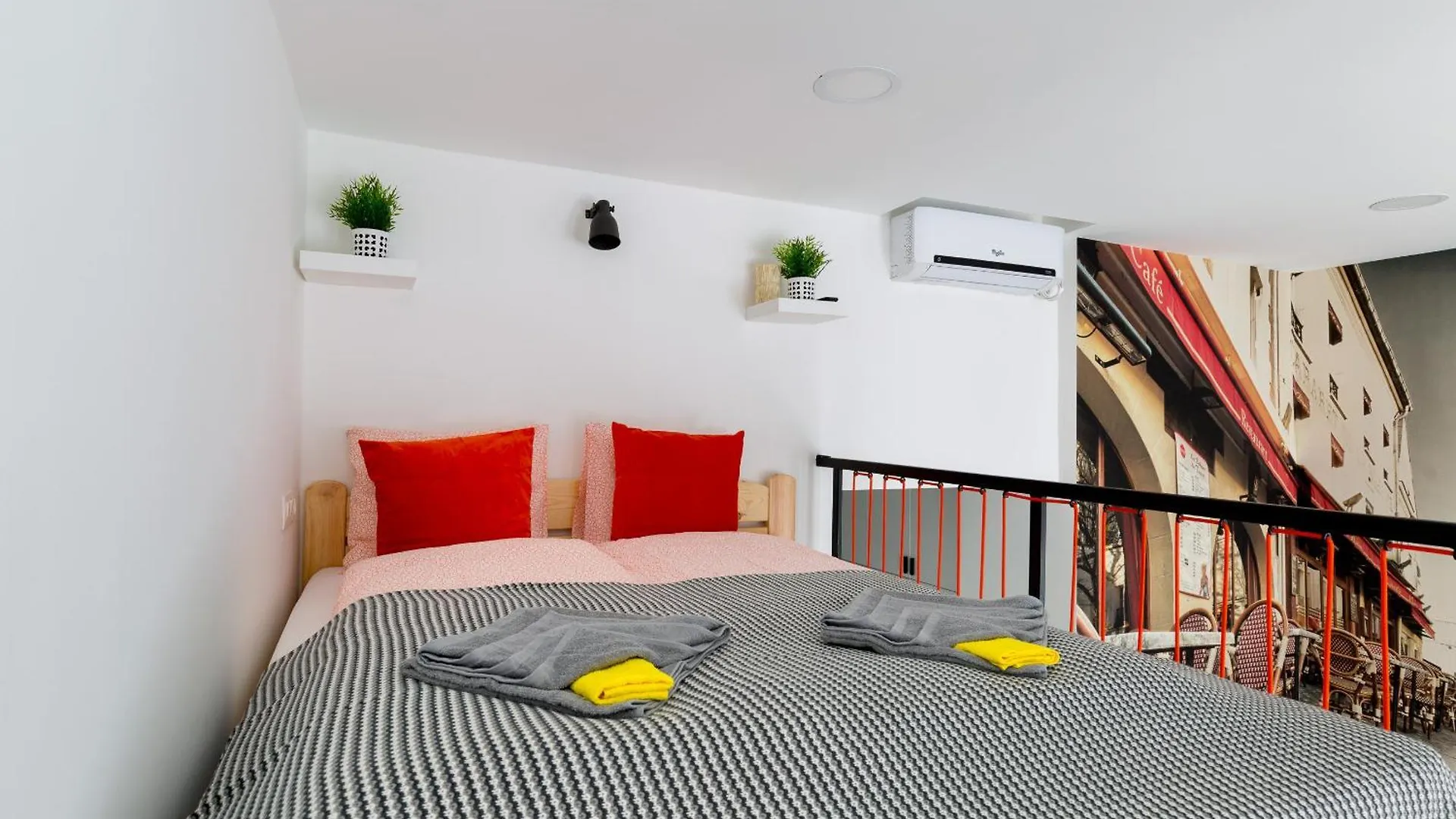 Cobblestone Quarters With A Wave Of Colour Appartement Boedapest